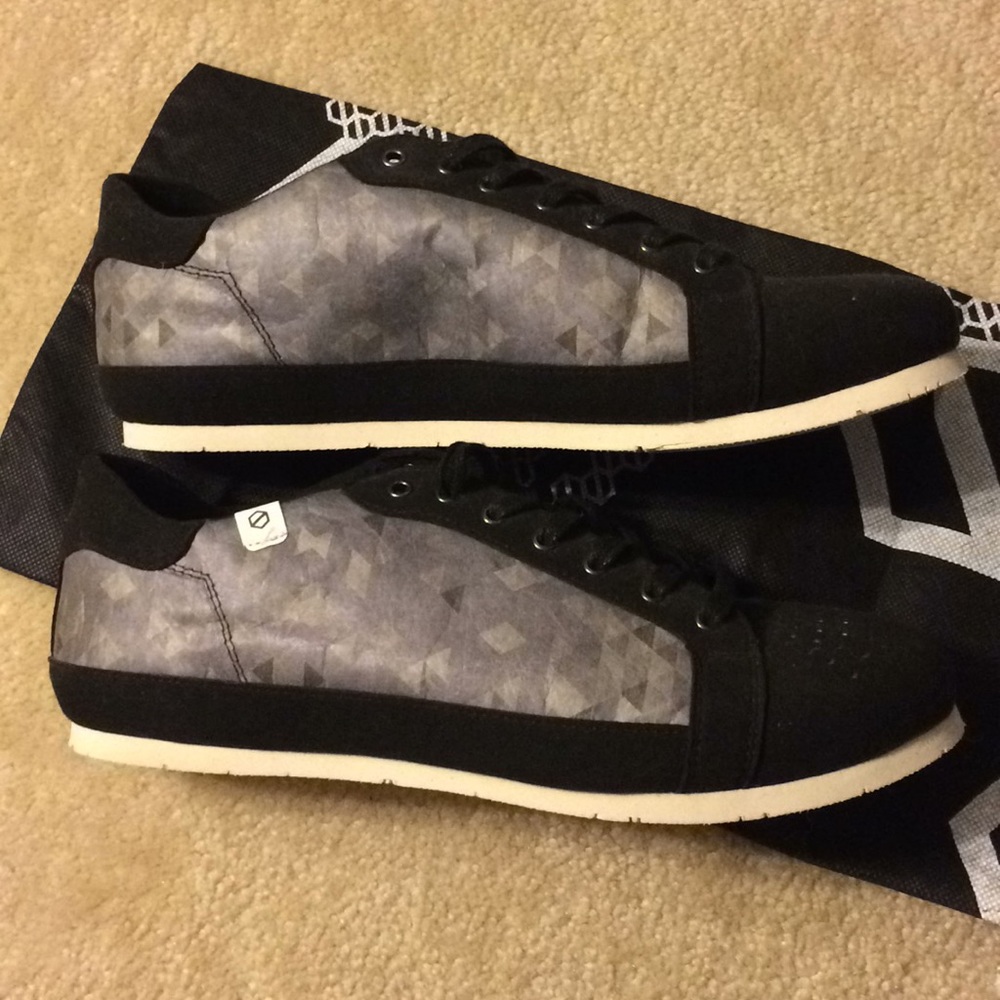 The UT. Lab Mens Lightwing Capsule Size 8